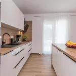 4 Bedroom Lovely In * Donje Rastane