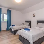 Prázdninový dům 4 Bedroom Lovely In
