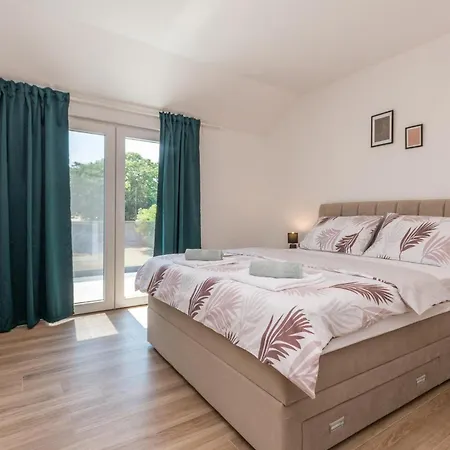 4 Bedroom Lovely In