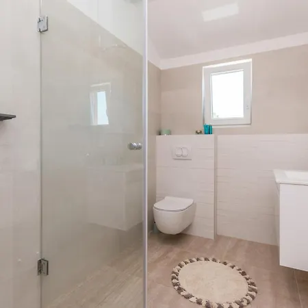 بيت للعطل 4 Bedroom Lovely In *