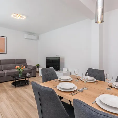 4 Bedroom Lovely In *