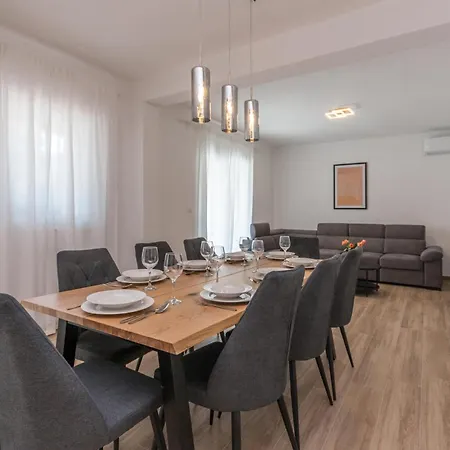4 Bedroom Lovely In Casa de Férias
