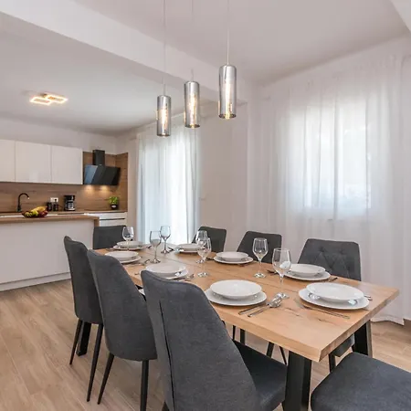 Holiday home 4 Bedroom Lovely In