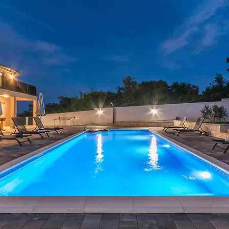 Holiday home 4 Bedroom Lovely In *