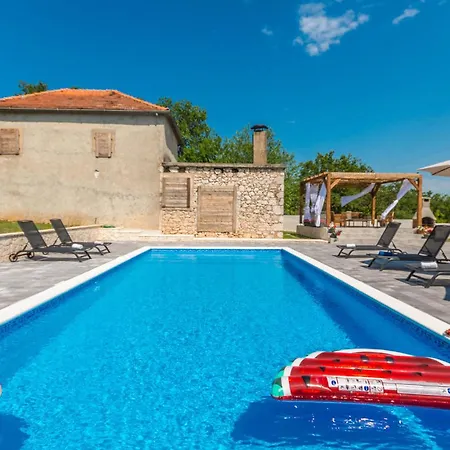 Holiday home 4 Bedroom Lovely In *