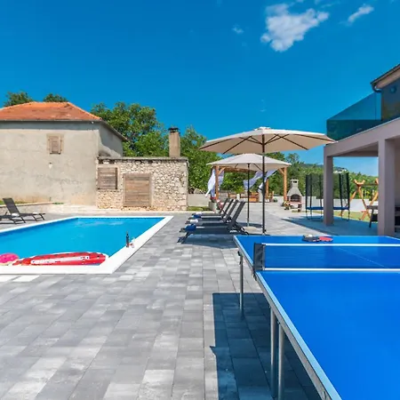 4 Bedroom Lovely In Casa de Férias *