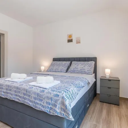 4 Bedroom Lovely In Donje Rastane