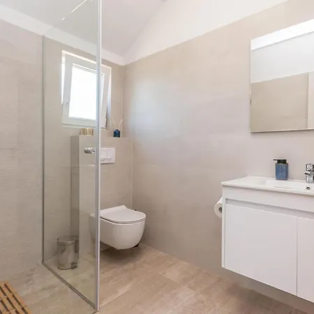 4 Bedroom Lovely In