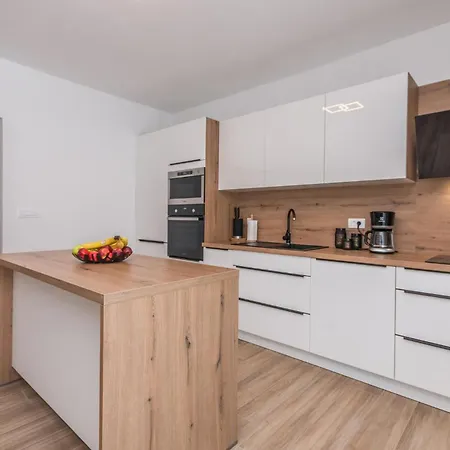 4 Bedroom Lovely In