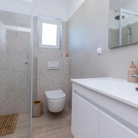 4 Bedroom Lovely In *