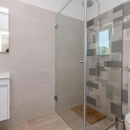 4 Bedroom Lovely In
