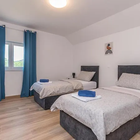 بيت للعطل 4 Bedroom Lovely In