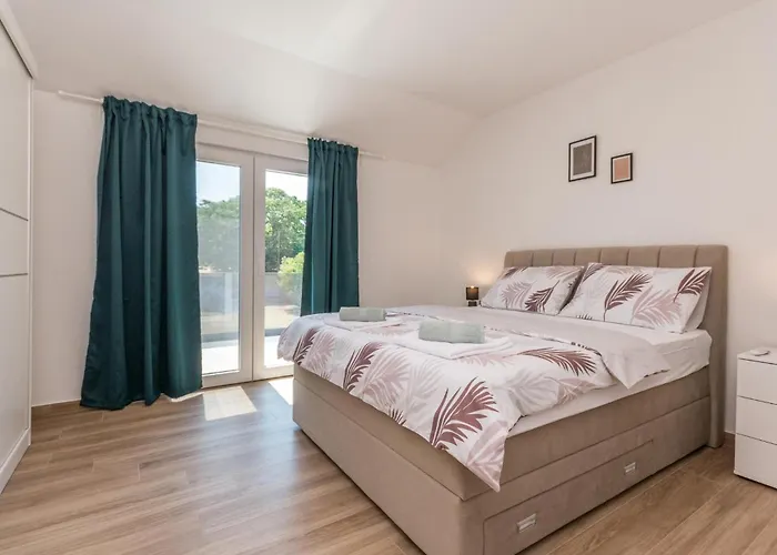 4 Bedroom Lovely In