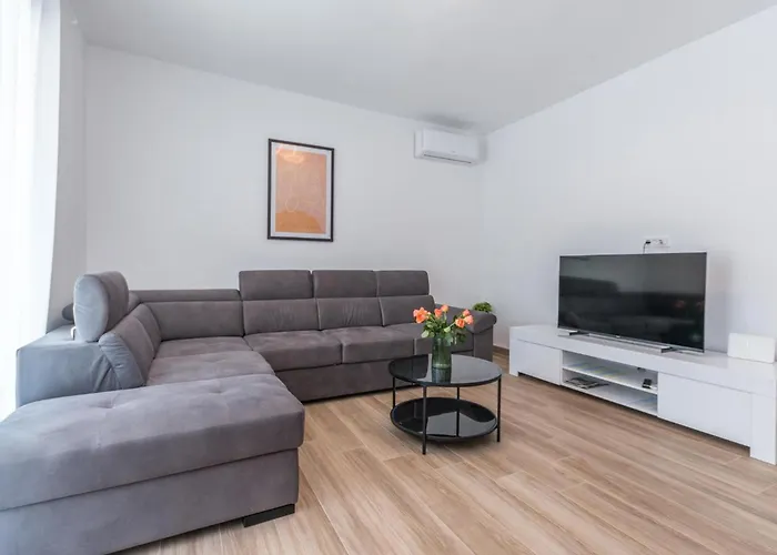 4 Bedroom Lovely In