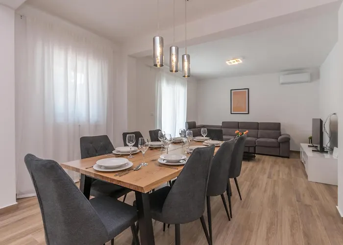 4 Bedroom Lovely In Ferienhaus