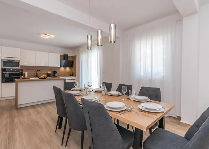 Ferienhaus 4 Bedroom Lovely In