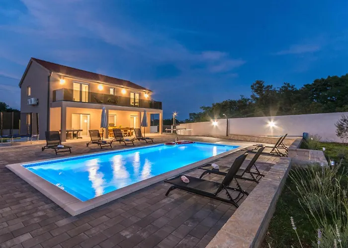 4 Bedroom Lovely In *