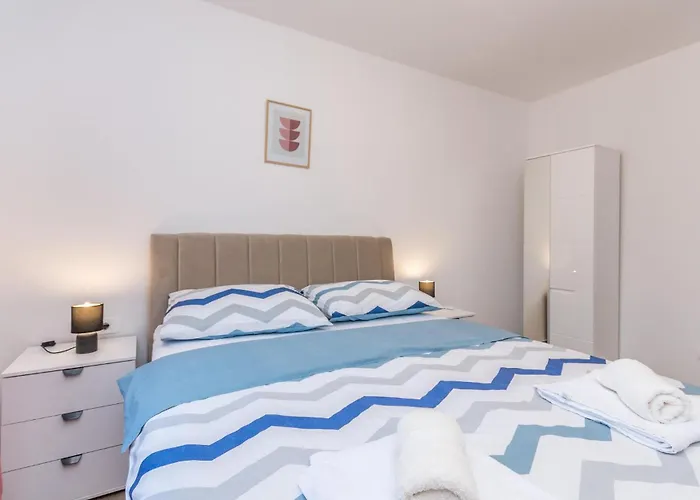4 Bedroom Lovely In Ferienhaus