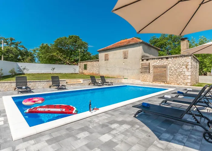 4 Bedroom Lovely In * Donje Rastane