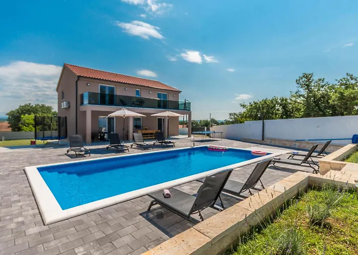 4 Bedroom Lovely In
