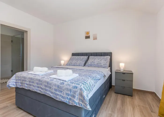 4 Bedroom Lovely In Donje Rastane