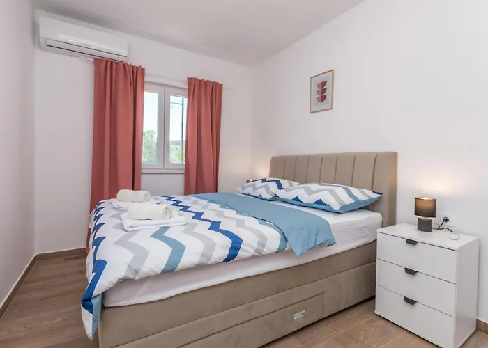 4 Bedroom Lovely In * Donje Rastane