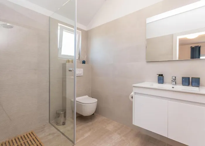 4 Bedroom Lovely In