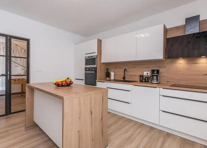 4 Bedroom Lovely In
