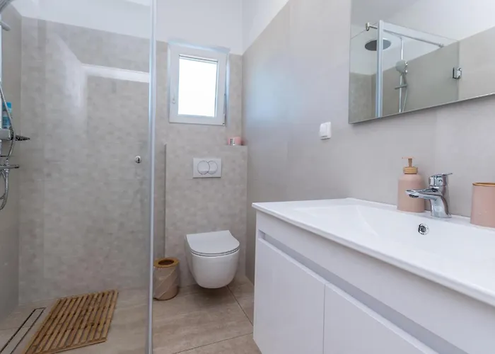 4 Bedroom Lovely In *