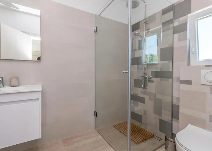 4 Bedroom Lovely In