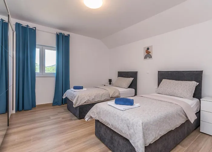 Ferienhaus 4 Bedroom Lovely In