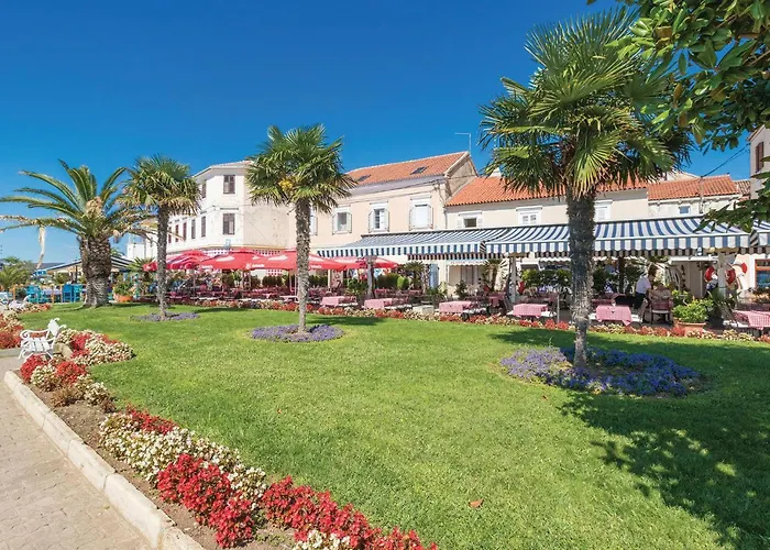 4 Bedroom Lovely In Ferienhaus Donje Rastane